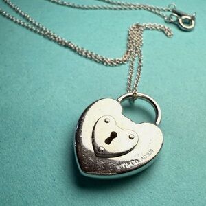 🩵 Tiffany & Co. Silver Padlock Keyhole Heart Lock Pendant Charm Necklace
